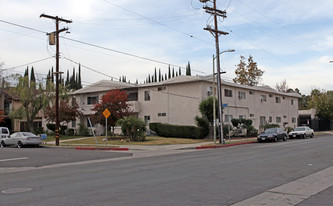 Keswick Court Apartments in Canoga Park, CA - Building Photo