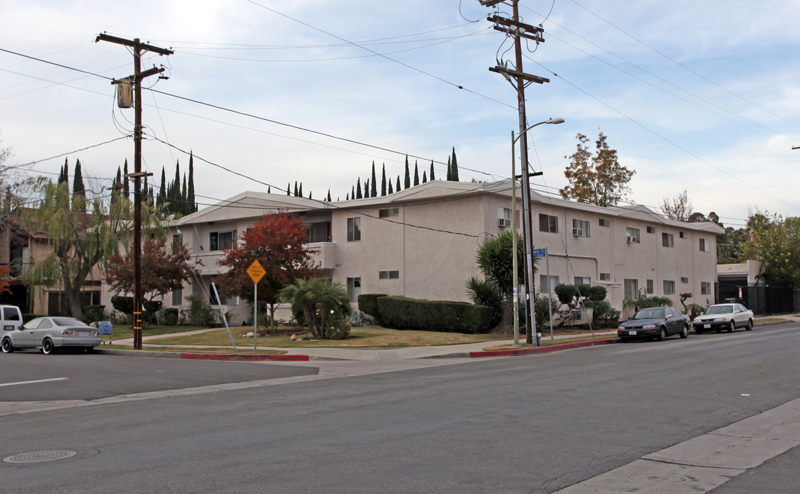 Keswick Court Apartments in Canoga Park, CA - Foto de edificio