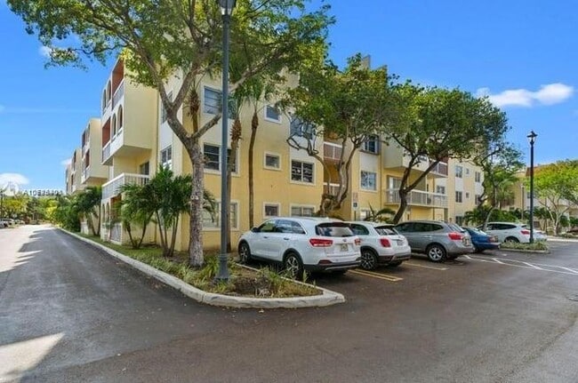 7732 Camino Real, Unit F-401 in Miami, FL - Building Photo - Building Photo