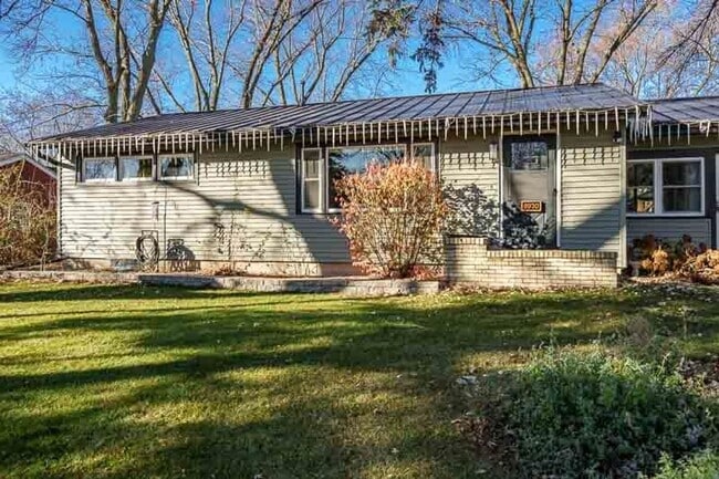 8930 S Creek Rd in Beloit, WI - Building Photo - Building Photo