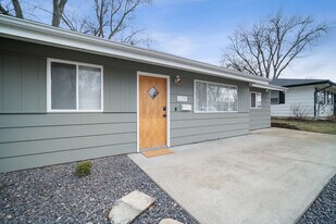 1105 Julienne Dr in Normal, IL - Building Photo