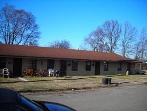 Bell Court Apartments in Birmingham, AL - Foto de edificio - Building Photo