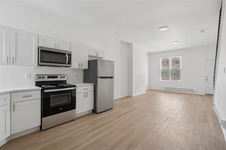 230 N 61st St in Philadelphia, PA - Building Photo - Building Photo