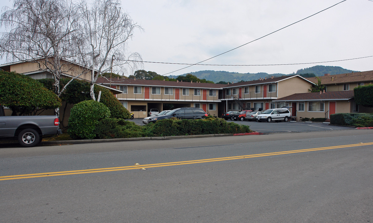 Merrydale Apartments in San Rafael, CA - Building Photo