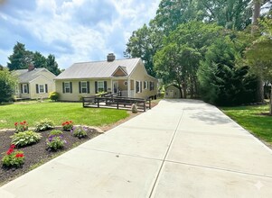 1429 Lyon Ct in Charlotte, NC - Building Photo - Building Photo