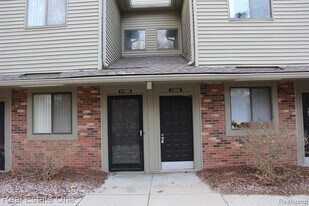 21960 Indian Creek Dr in Farmington Hills, MI - Building Photo