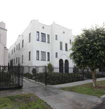 152 S Westmoreland Ave in Los Angeles, CA - Foto de edificio - Building Photo