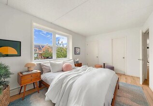 6 Renaissance Ct in Brooklyn, NY - Building Photo - Building Photo