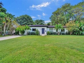 5705 SW 60th Ave in South Miami, FL - Foto de edificio - Building Photo