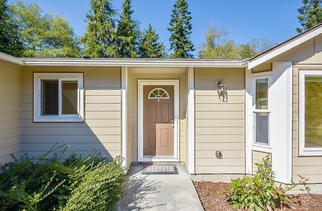 404 Sycamore Rd in Coupeville, WA - Building Photo - Building Photo