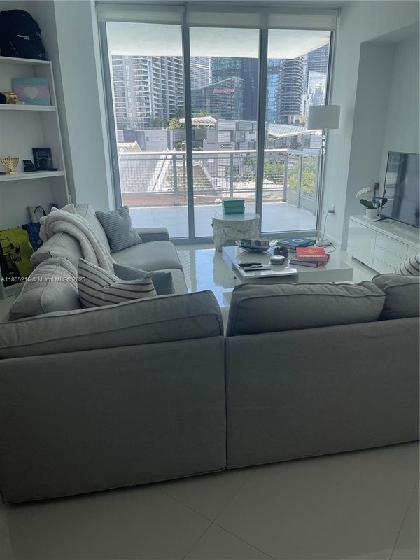 350 S Miami Ave in Miami, FL - Building Photo - Building Photo