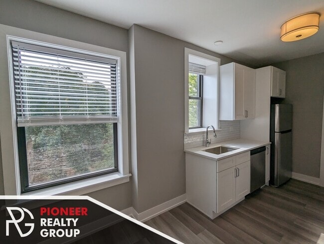 3931 N Janssen Ave, Unit 2 in Chicago, IL - Building Photo - Building Photo