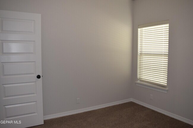 457 Samuel Blount Ct in Vinton, TX - Building Photo - Building Photo