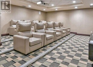 208 Enfield Pl in Mississauga, ON - Building Photo - Building Photo