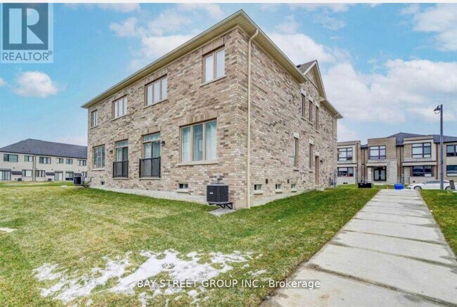 66 Boiton St in Richmond Hill, ON - Building Photo - Building Photo