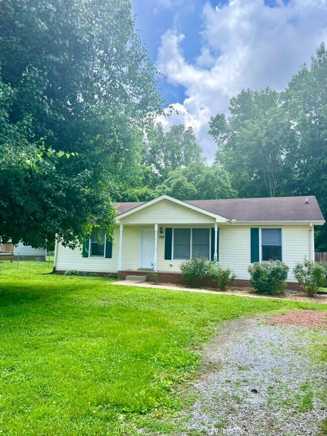 728 Noble Dr in Clarksville, TN - Building Photo - Building Photo