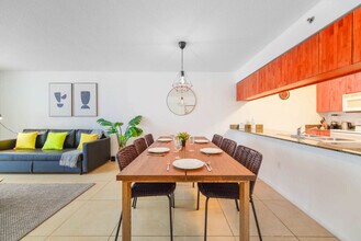 1200 Brickell Bay Dr in Miami, FL - Building Photo - Building Photo