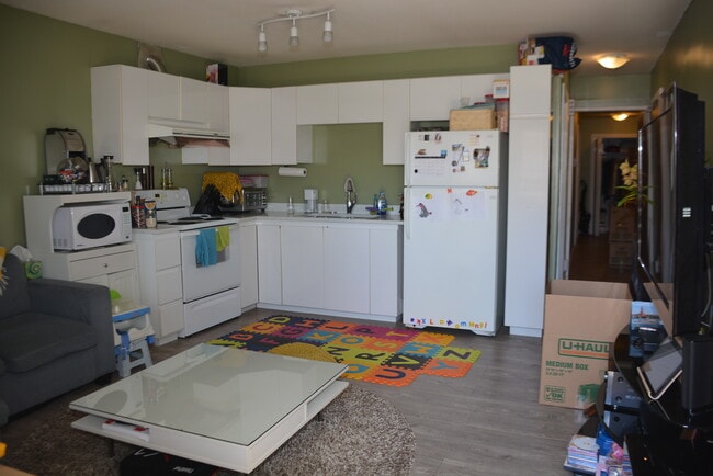 448 64th Av E in Vancouver, BC - Building Photo - Building Photo