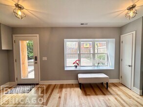 2550 W Thomas St in Chicago, IL - Foto de edificio - Building Photo