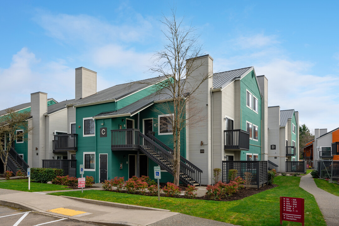 Astral Apartments in Kent, WA - Foto de edificio