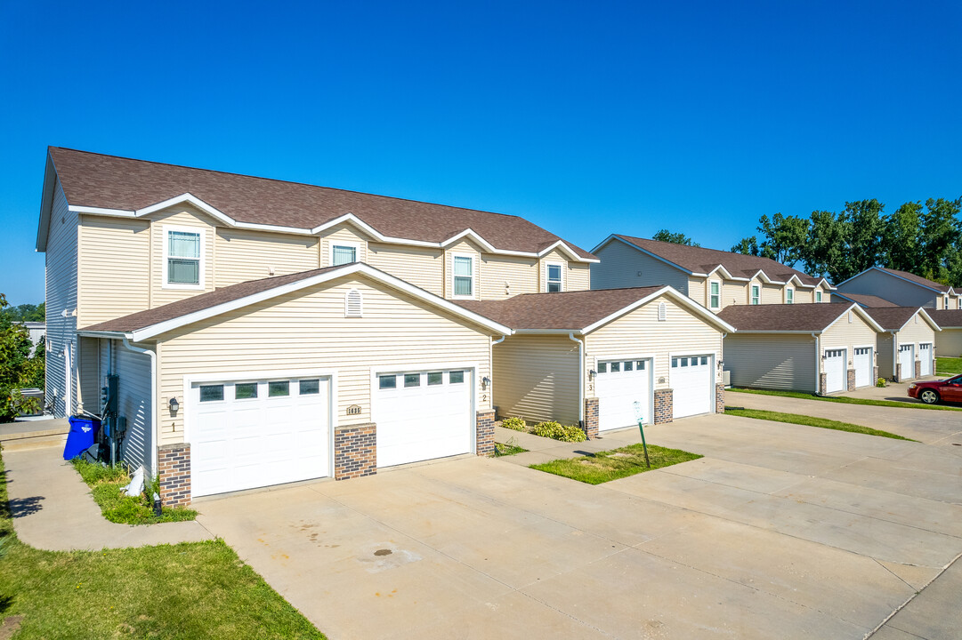 Council Square Townhomes in Cedar Rapids, IA - Foto de edificio