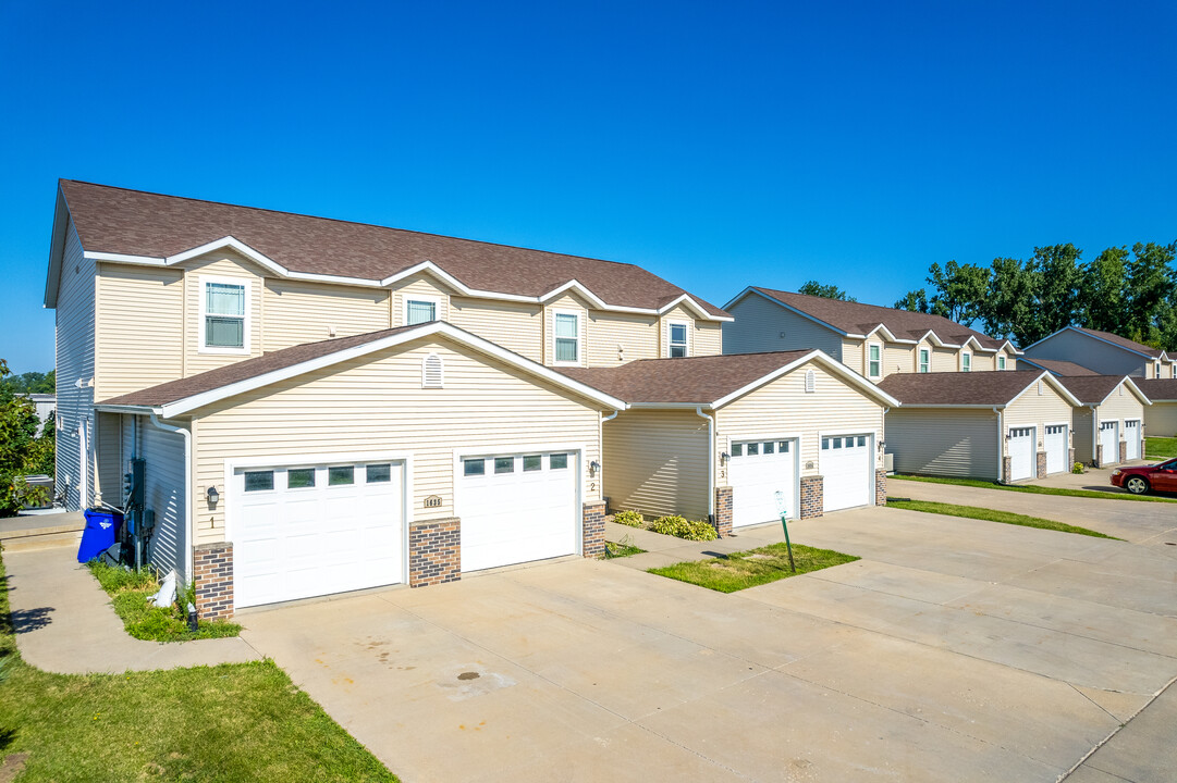 Council Square Townhomes in Cedar Rapids, IA - Building Photo