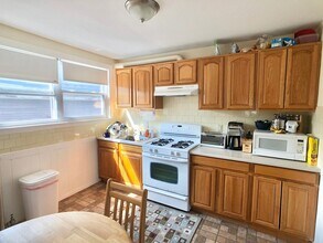 23 Allston St, Unit 1 in Boston, MA - Foto de edificio - Building Photo