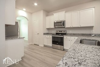 25334 Shadowdale Dr in Cleveland, TX - Building Photo - Building Photo