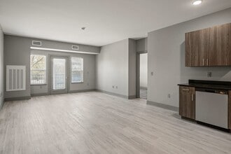 Esker Square in Holt, MI - Foto de edificio - Building Photo