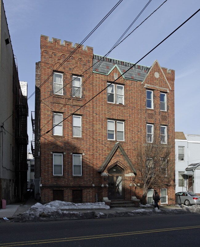 103-105 Tonnele Ave in Jersey City, NJ - Foto de edificio - Building Photo