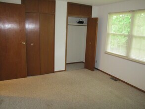 5 Williamsburg Ct, Unit D in Pekin, IL - Building Photo - Building Photo
