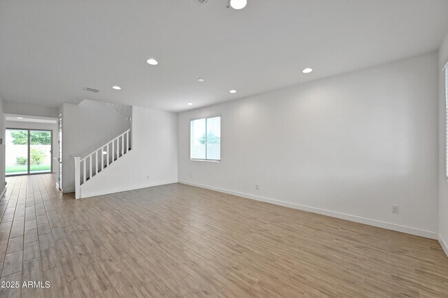 7027 S 13th Way in Phoenix, AZ - Building Photo - Building Photo