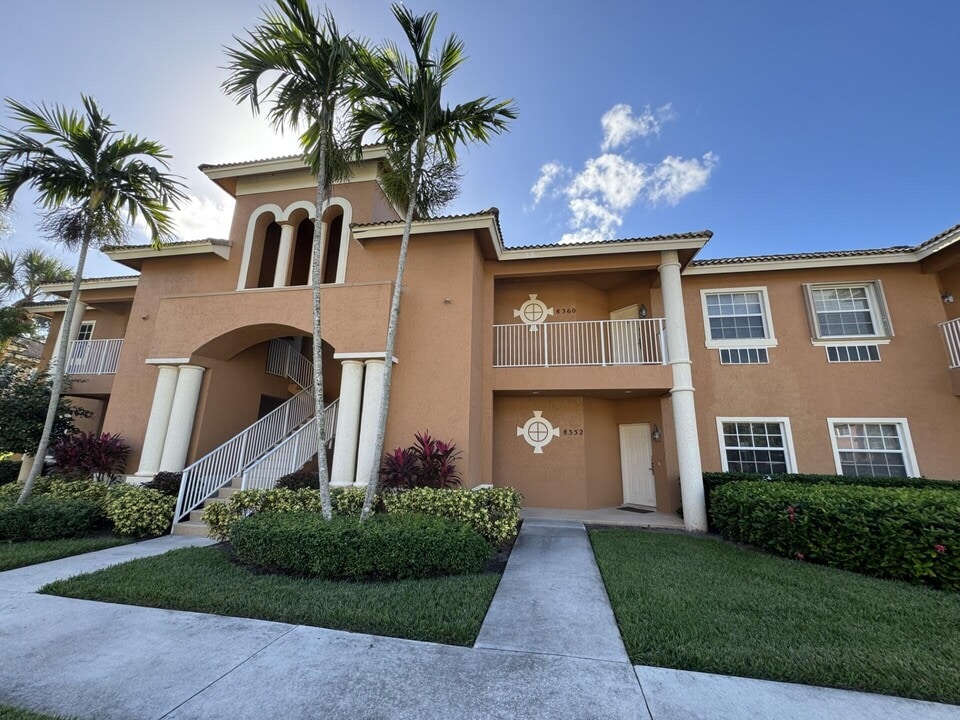 8360 Mulligan Cir in Port St. Lucie, FL - Building Photo