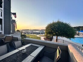 18713 Vineyard Point Ln, Unit Lakefront Ground Floor 2B in Cornelius, NC - Building Photo