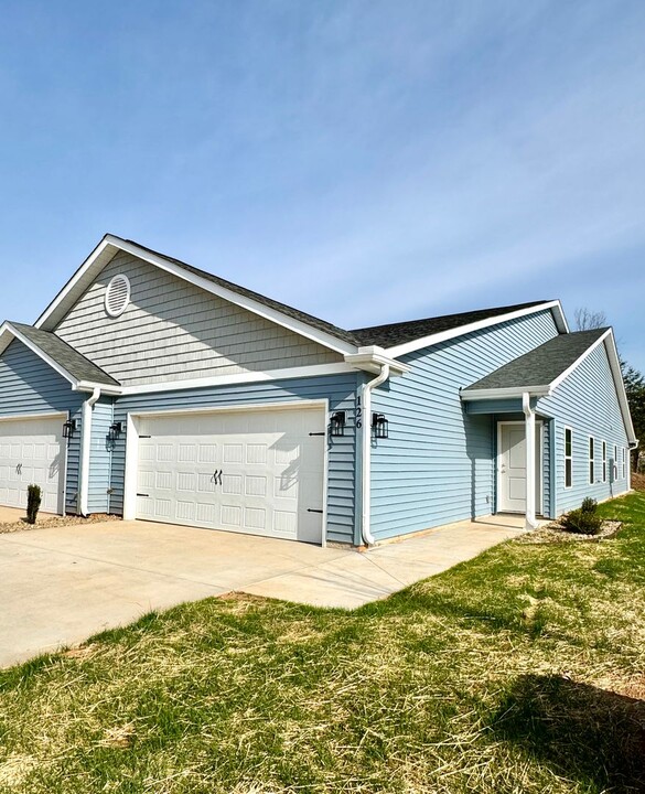 128 Brawley Villas Pl in Mooresville, NC - Building Photo