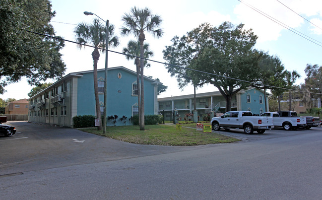 Tara House West Apartments in Tampa, FL - Building Photo - Building Photo