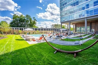 Highland House Tower by Albion in Pittsburgh, PA - Foto de edificio - Building Photo