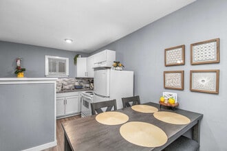 7813 Detroit St in Houston, TX - Building Photo - Building Photo