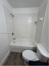 2066 NE 167th St in North Miami Beach, FL - Building Photo - Building Photo