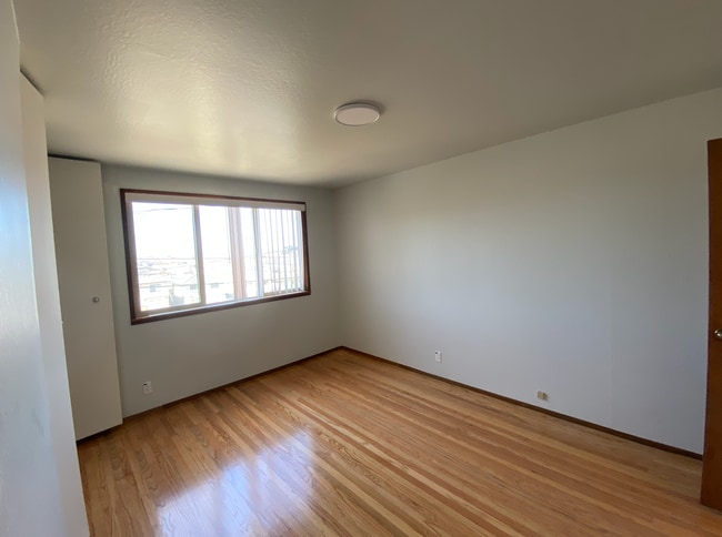 68 Woodland Ave in Daly City, CA - Building Photo - Building Photo