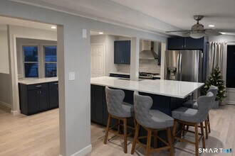 201 Seneca Dr in Groton, CT - Building Photo - Building Photo