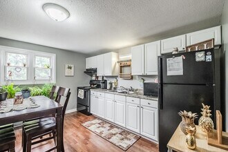 Barrington Hills Apartments in Barrington, NH - Foto de edificio - Building Photo