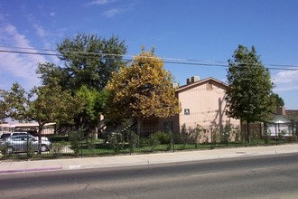 Manning Plaza in Parlier, CA - Building Photo - Building Photo