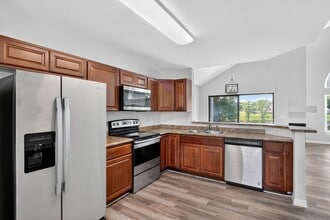 250 Lakebreeze Cir in Lake Mary, FL - Building Photo - Building Photo