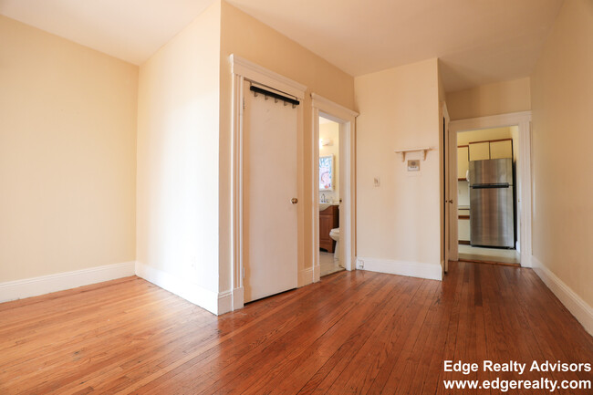 43 Selkirk Rd, Unit 4 in Boston, MA - Building Photo - Building Photo