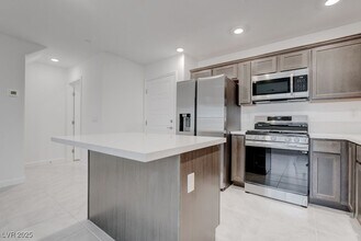 933 Watford Pl in Henderson, NV - Building Photo - Building Photo