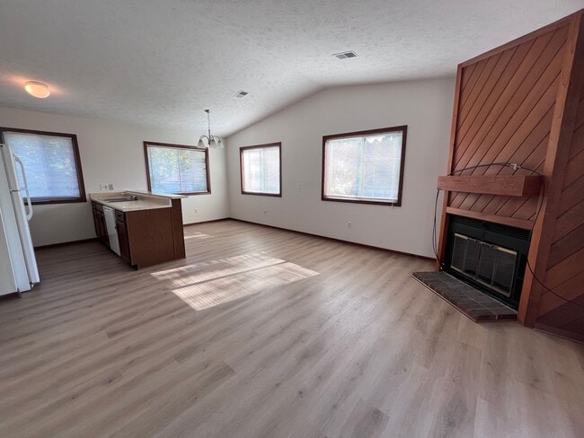 4759 Circle Shore Dr SE in Kentwood, MI - Building Photo - Building Photo