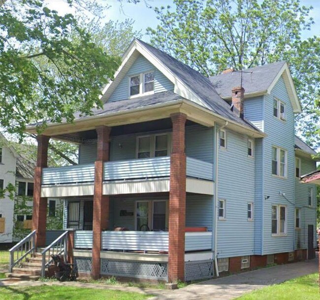 13607 Gainsboro Ave-Unit -Up in East Cleveland, OH - Foto de edificio - Building Photo