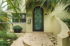 211 Deer Run in Miami Springs, FL - Building Photo - Building Photo