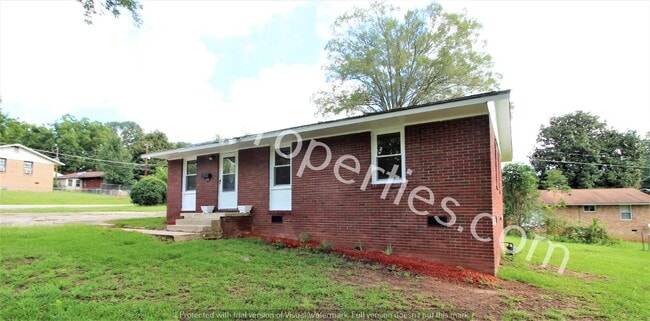 206 Sullivan St in Greenwood, SC - Building Photo - Building Photo